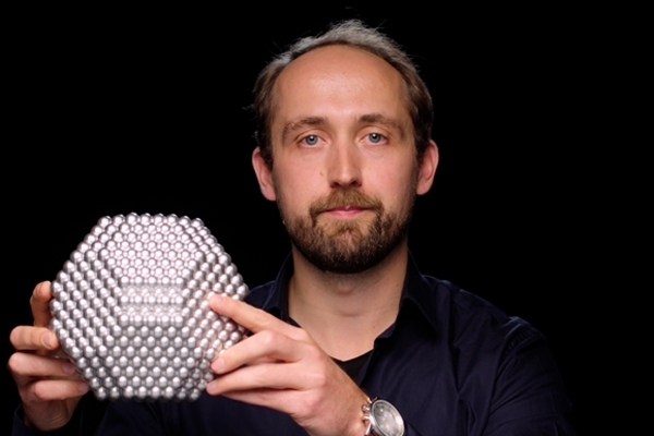 Sven Askes - Reacties sturen met nanodeeltjes en licht - Eye-openers